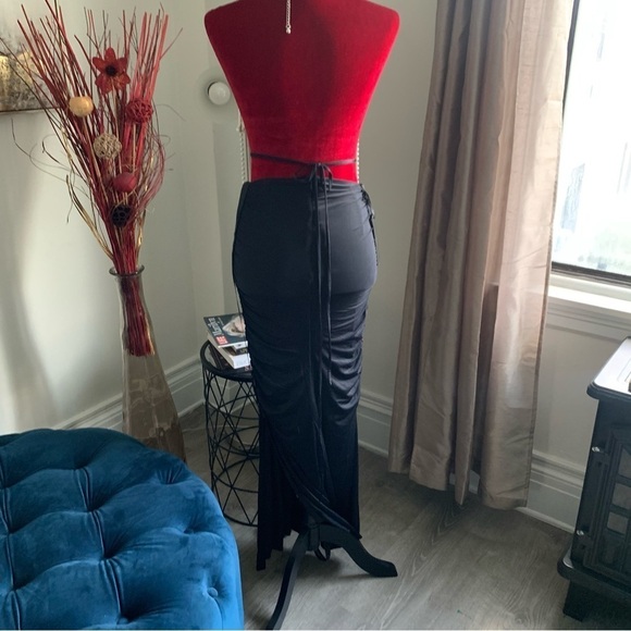 HEIRESS BLACK MAXI SKIRT - Picture 7 of 15